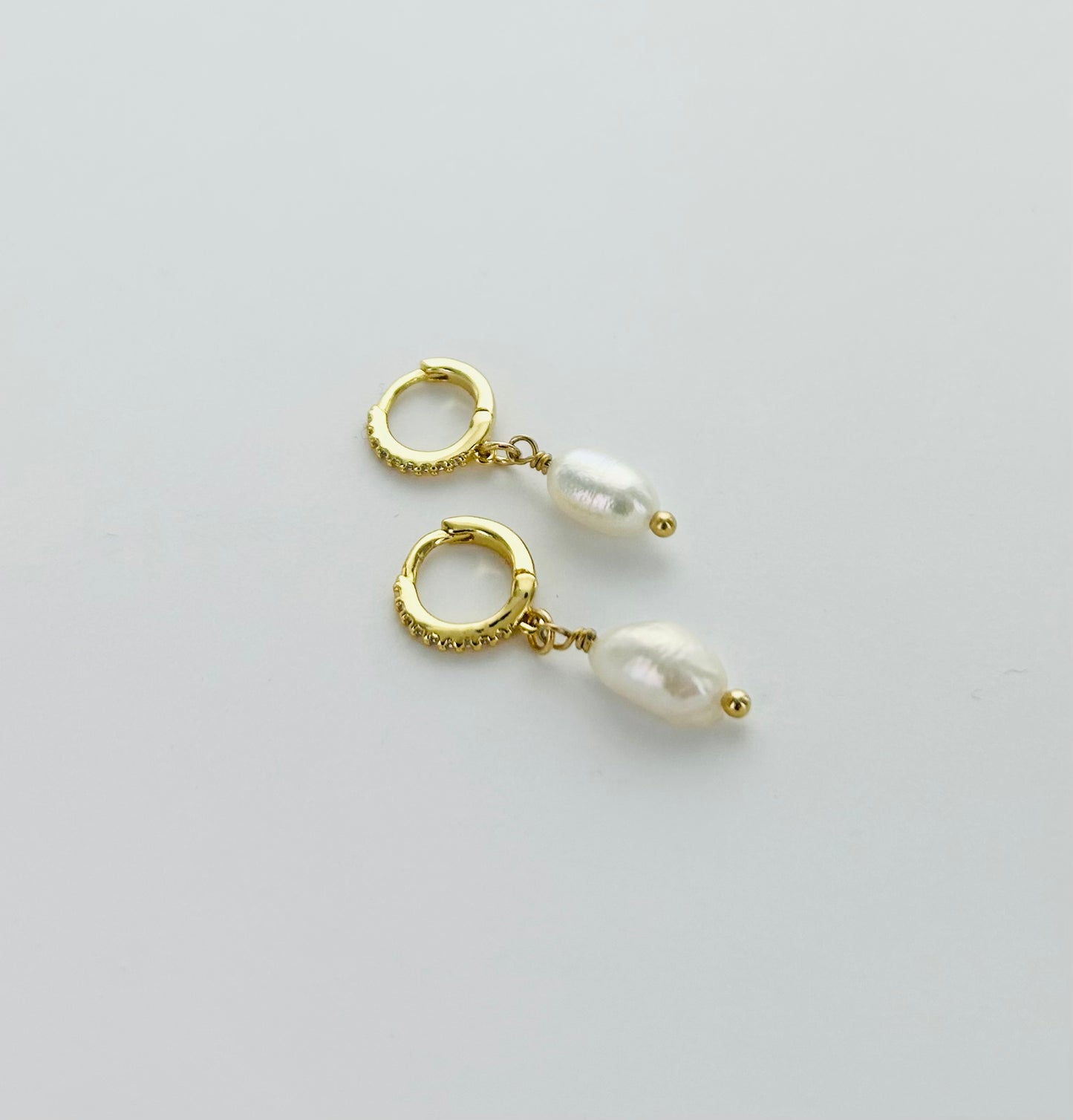 Dangle Pearl Earrings