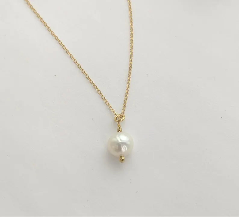 Dainty Pearl Necklace
