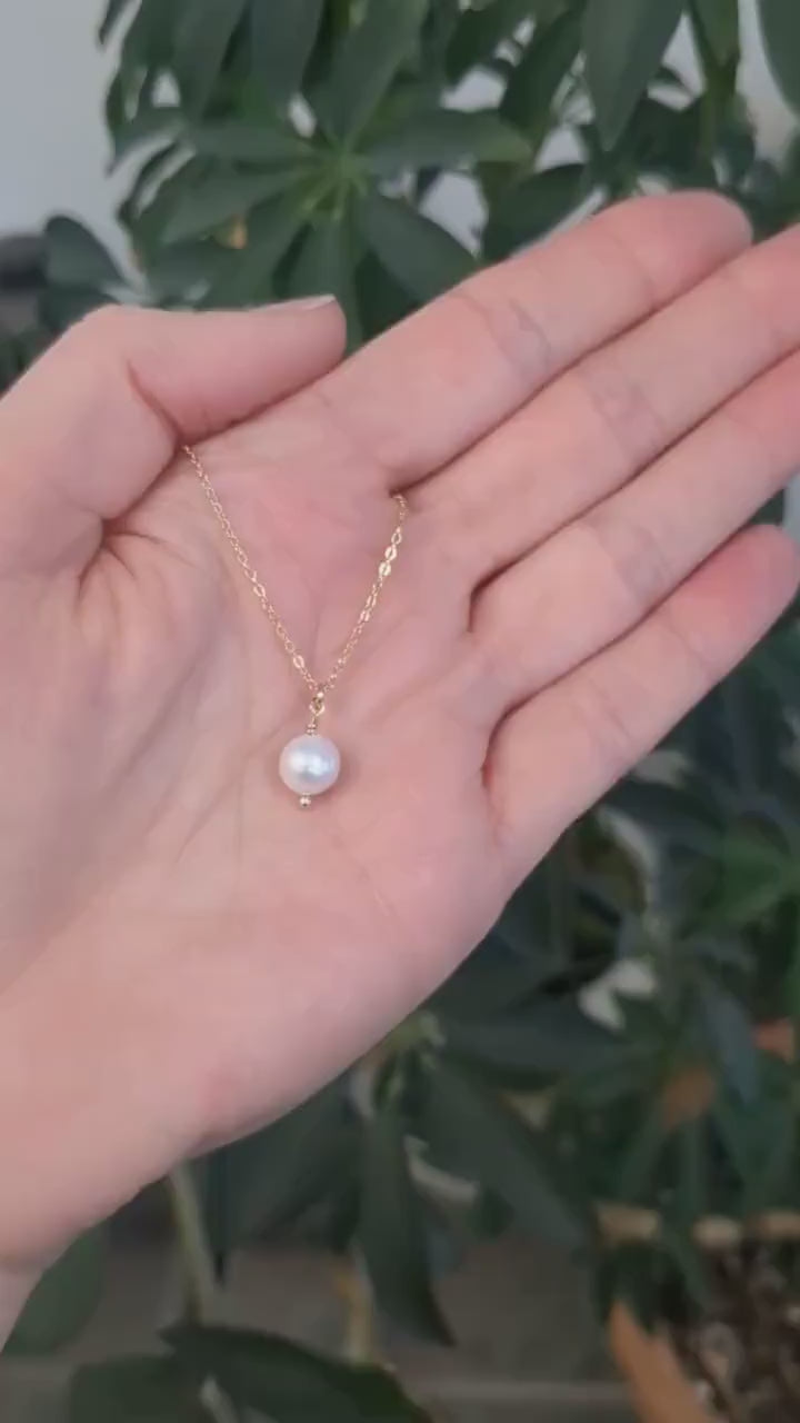 Load and play video in Gallery viewer, Dainty Pearl Necklace

